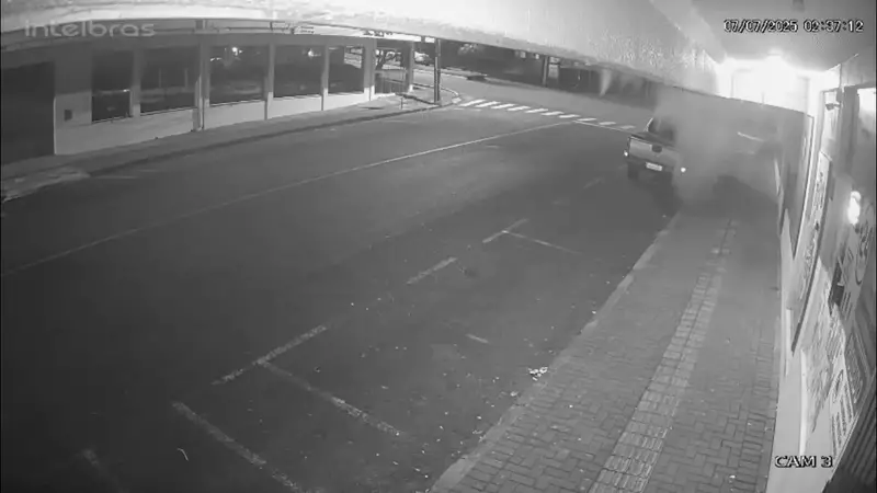 Desabamento de laje em Santa Catarina: rua alagada e vídeo impressionante