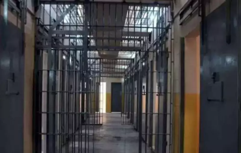 Detento morre após espancamento em presídio de MG: violência acende alerta