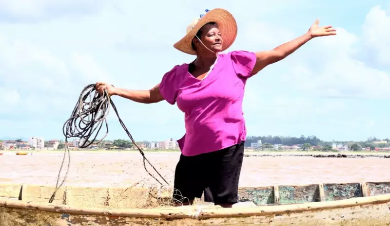 Documentário retrata vida e desafios dos pescadores de Nova Almeida e será lançado na Serra