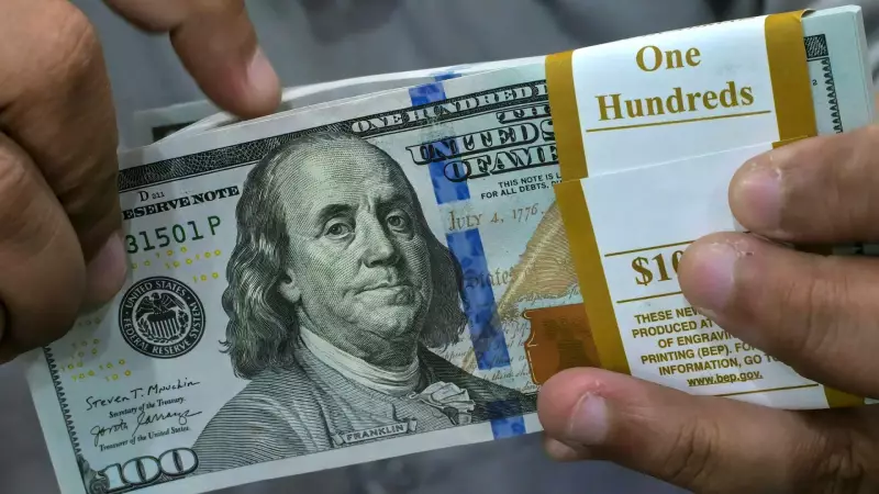 Dólar sobe discretamente em meio a expectativas de novos acordos comerciais