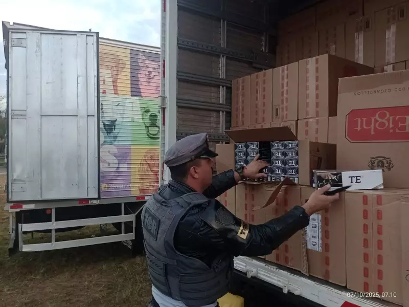 Dupla é presa com quase meio milhão de maços de cigarros contrabandeados em rodovia de SP