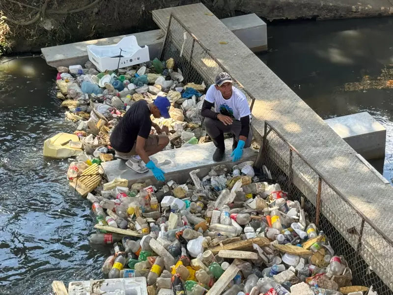 Ecobarreiras em Manaus evitam que 900 toneladas de lixo poluam o Rio Negro