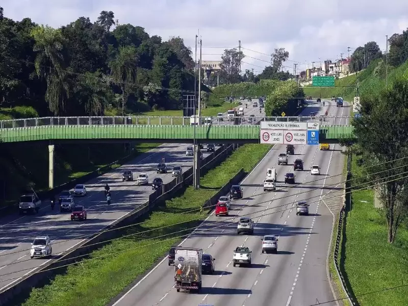 Ecovias Imigrantes é multada em mais de R$ 100 mil por falhas na limpeza da Via Anchieta