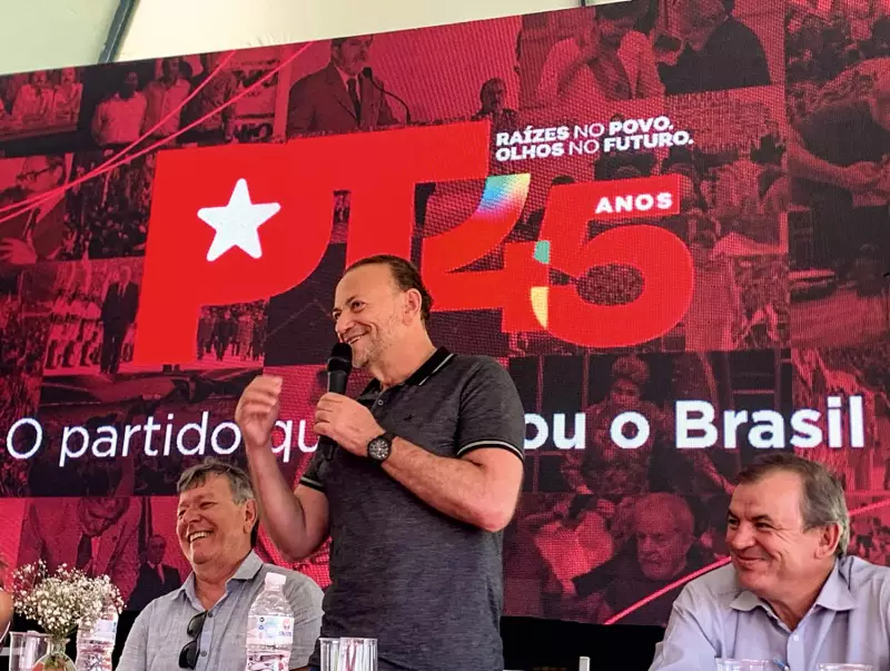 Edinho assume a presidência do PT com discurso de união e combate a privilégios