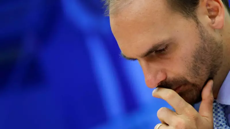 Eduardo Bolsonaro surpreende ao revelar possível renúncia ao mandato de deputado