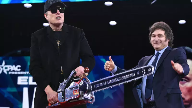 Elon Musk admite erro ao exibir motosserra em evento com Milei nos EUA