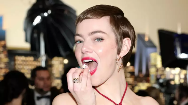 Emma Stone Declara Paixão por Pedro Pascal: 'Ele é Lindo, Talentoso e Irresistível'