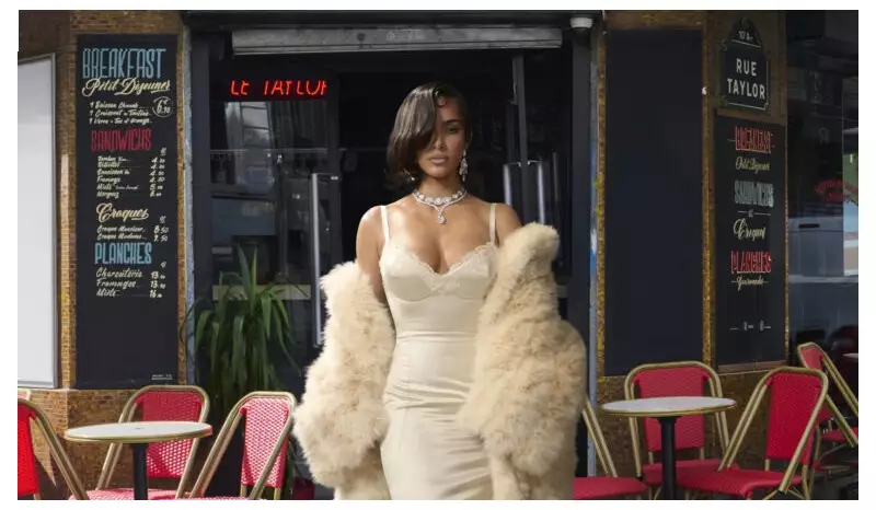 Emoção e Beijo no Chefe: O Impactante Desfile de Despedida de Demna na Balenciaga