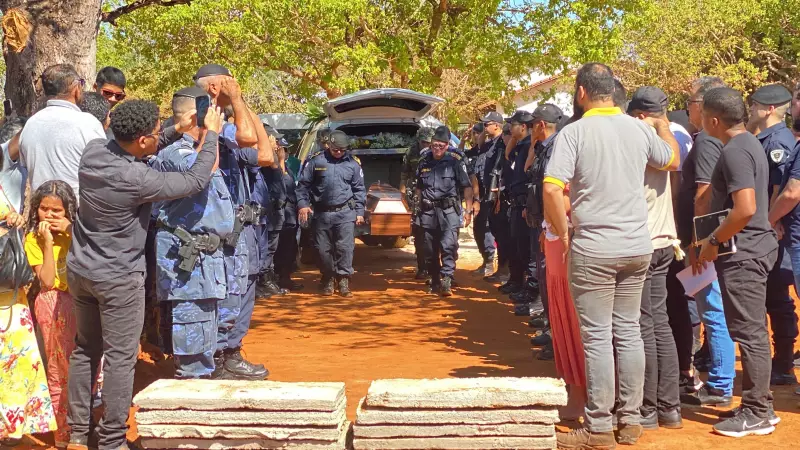Emocionante cortejo fúnebre homenageia inspetor-chefe da Guarda Metropolitana morto em acidente na TO-050