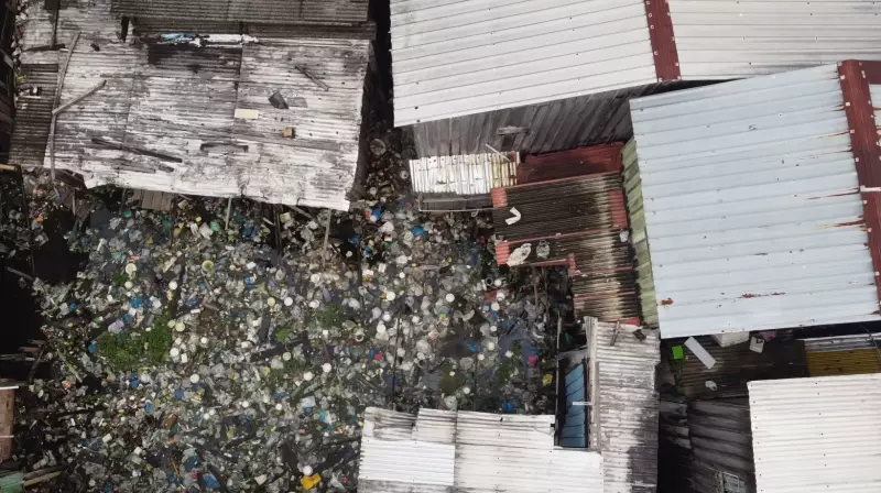 Enchente em Manaus: Moradores enfrentam lixo e riscos à saúde em bairros alagados