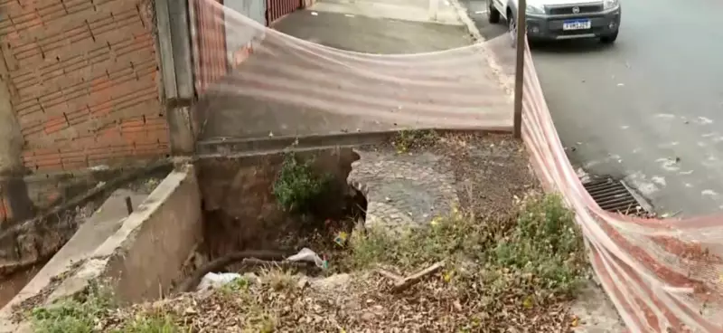 Erosão avança em bairro de Araras e ameaça imóveis e vidas: entenda os riscos