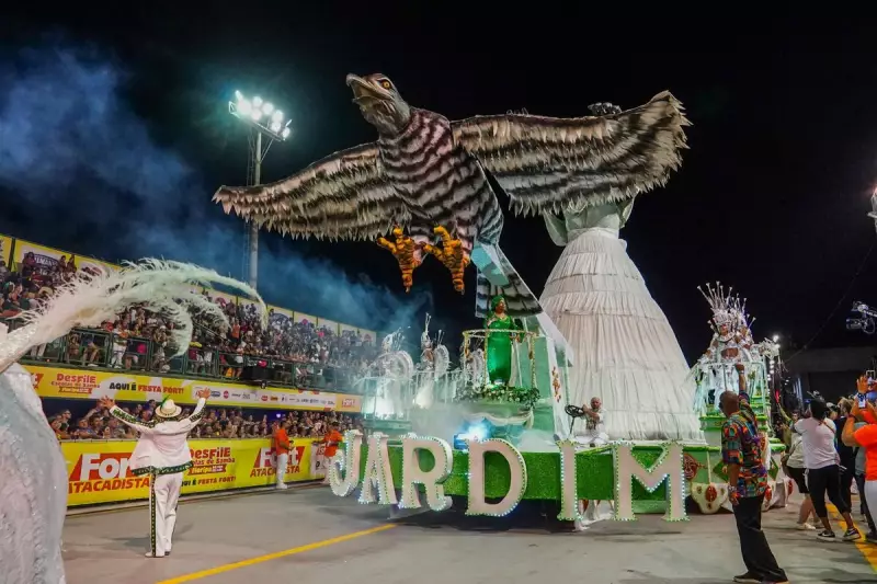 Escola de samba de Florianópolis brilha e é finalista em competição nacional de Carnaval