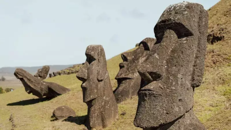 Estátuas da Ilha de Páscoa estão desaparecendo: entenda o drama silencioso que ameaça esse patrimônio mundial