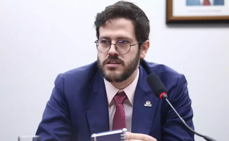 Estudantes exigem fim do teto do Fies e maior fiscalização em faculdades privadas