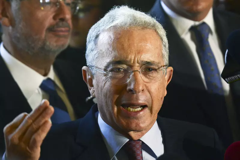 Ex-presidente da Colômbia, Álvaro Uribe, é condenado por suborno e fraude: o fim de uma era?