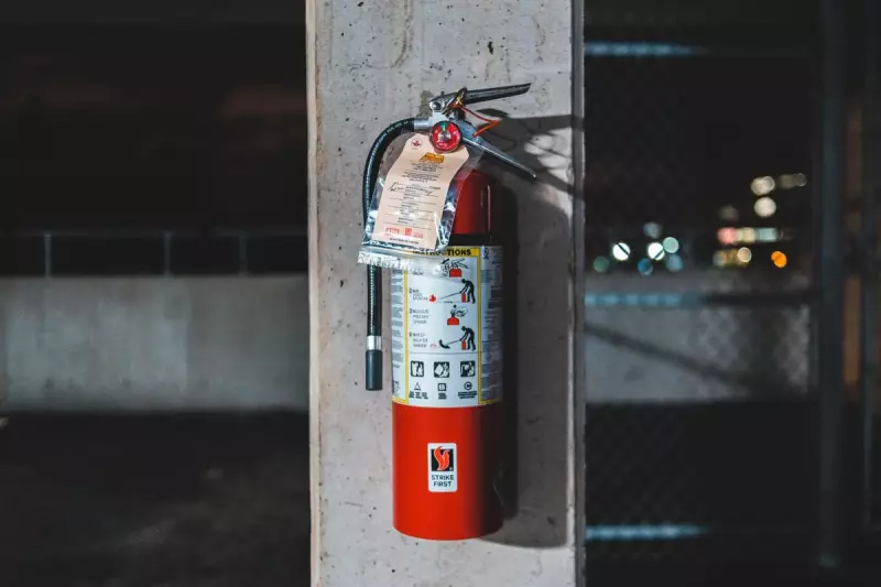 Extintores em casa salvam vidas? Bombeiros explicam após incêndio em Florianópolis