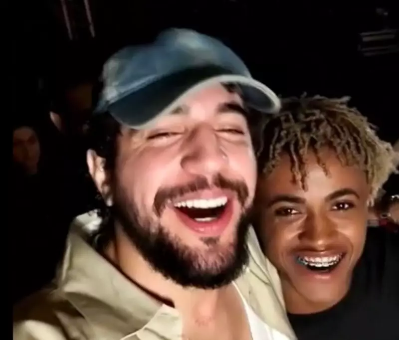 Fã de MG realiza sonho de conhecer Nattan após cantor ir embora de show levando celular dele