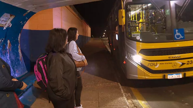 Falta de ônibus aos finais de semana e feriados em São Carlos gera revolta entre passageiros