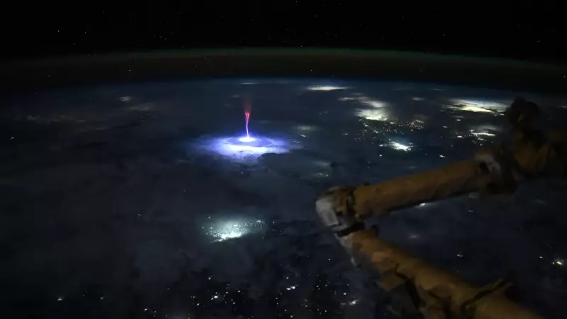 Fenômeno luminoso raro é capturado da Estação Espacial Internacional — Veja a imagem impressionante!