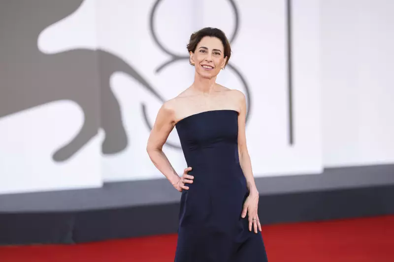 Fernanda Torres brilha no júri do Festival de Veneza: atriz brasileira é destaque internacional