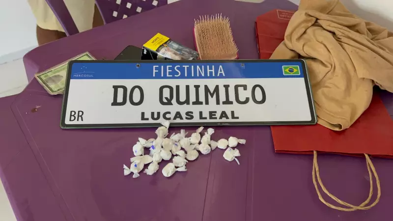 Festa com drogas e placa de 'Fiestinha do Químico' termina em prisão na Zona Leste de Teresina