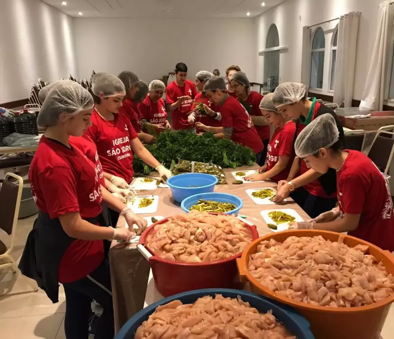 Festa Julina com toque oriental: Igreja Ortodoxa em Curitiba serve meia tonelada de shawarma
