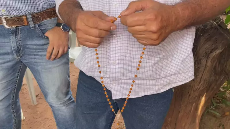 Fieis mantêm viva a tradição dos Terços em celebração emocionante