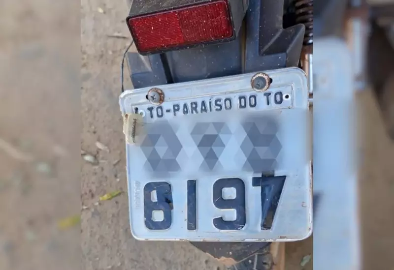 Fiscalização flagra moto com placa adulterada usando fita isolante no Tocantins