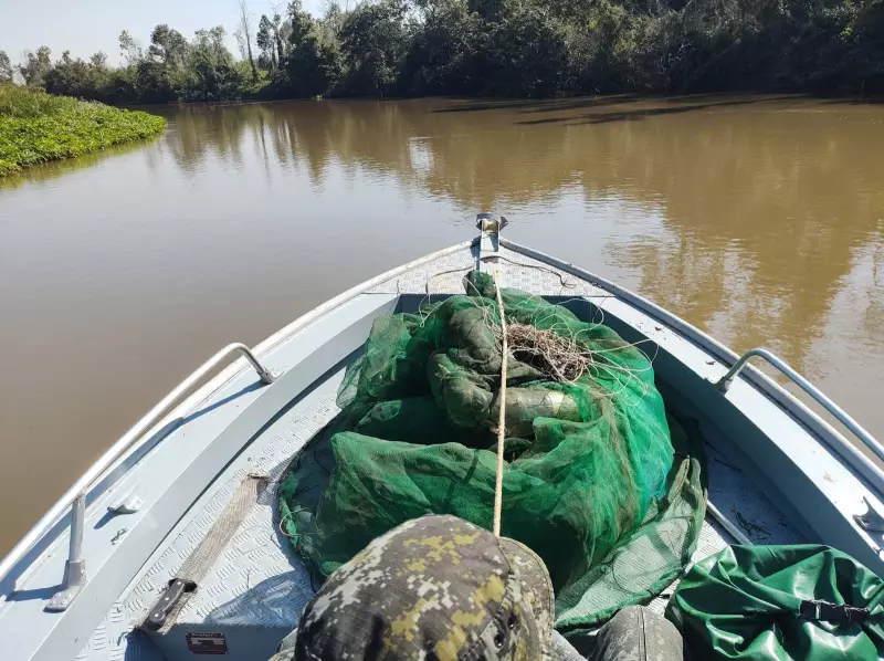 Fiscalização náutica apreende petrechos de pesca ilegais nos rios Aguapeí e Paraná em Paulicéia