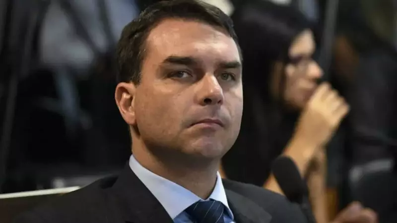 Flávio Bolsonaro ataca Lula e rebate Eduardo sobre sanções a Motta e Alcolumbre