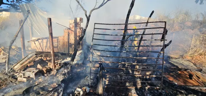 Fogão a lenha esquecido causa incêndio e deixa morador com queimaduras em Uberlândia