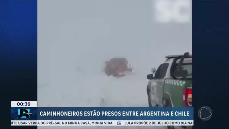 Forte nevasca prende 60 caminhoneiros na fronteira entre Argentina e Chile