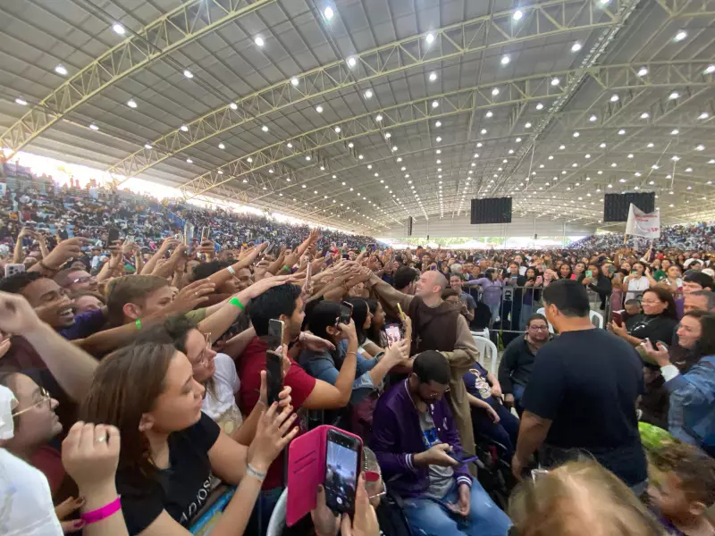 Frei Gilson retorna à Canção Nova após recorde no PHN: acampamento religioso promete renovação espiritual