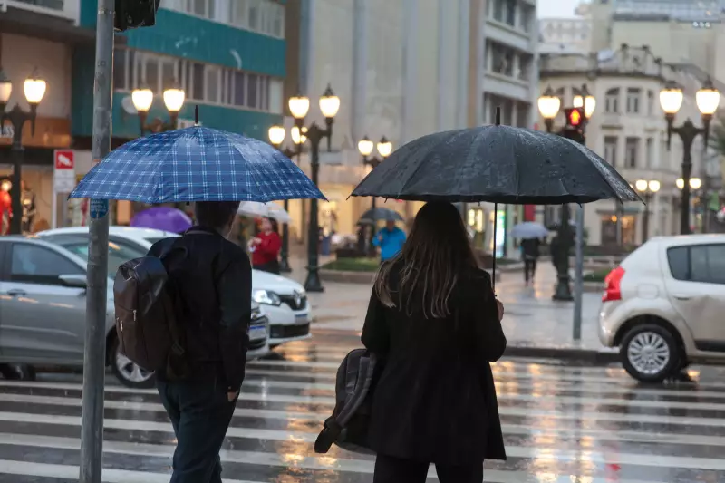 Frente fria chega com tudo no Sul e muda o clima no Sudeste: saiba o que esperar