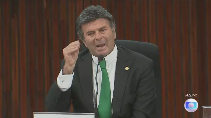Fux discorda, mas STF mantém restrições de Moraes a Bolsonaro: entenda o voto