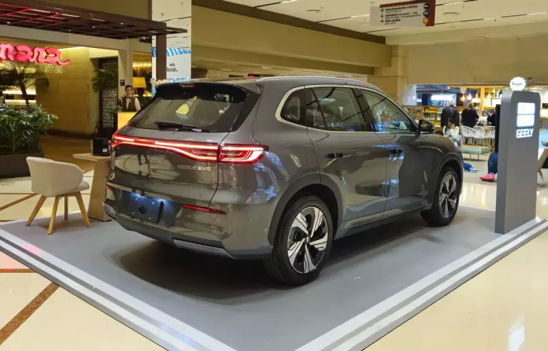 Geely começa a exportar o EX5: veja onde encontrar o SUV em 22 shoppings e concessionários