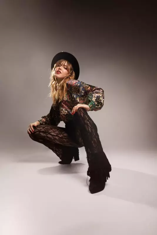 Giovana Aguilera promete incendiar o Festival de Inverno de Nova Friburgo com pop-rock autêntico