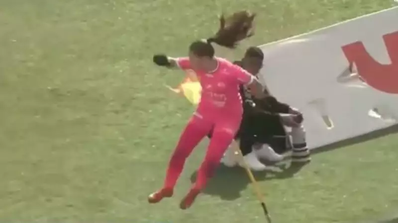 Goleira faz gol incrível de falta no Paulistão Sub-15 e ganha elogios de Rogério Ceni