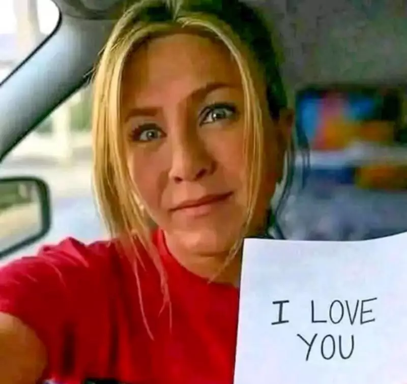 Golpe com IA usa imagem de Jennifer Aniston e causa prejuízo a britânico