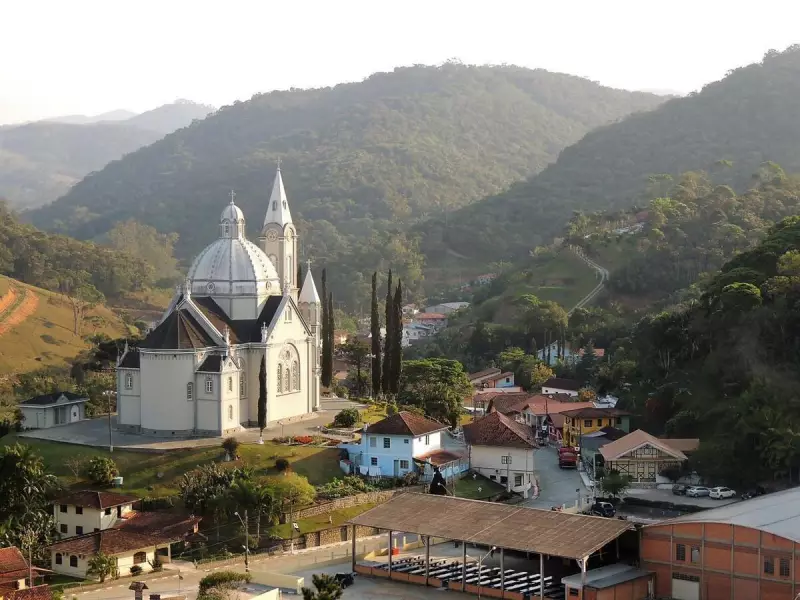 Grande Florianópolis abre concurso com 80 vagas e salários de até R$ 14,5 mil