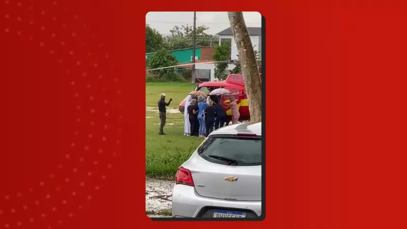 Helicóptero resgata paciente em aldeia indígena e surpreende moradores ao pousar próximo a hospital no AM