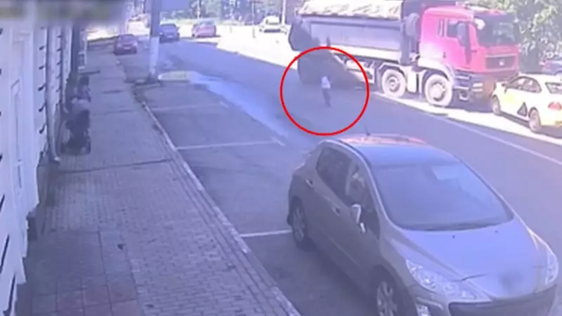 Herói do volante: Caminhoneiro evita atropelamento de criança em manobra arriscada e colide com táxi