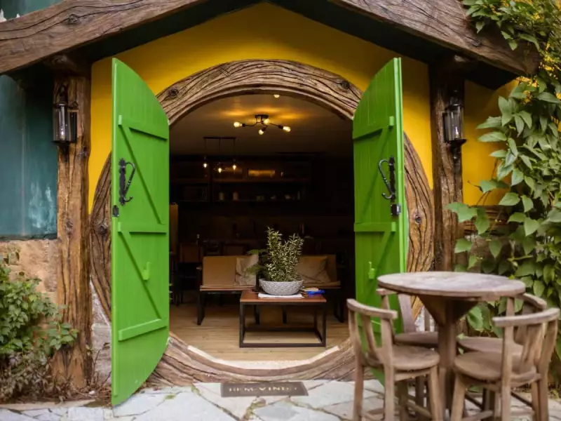 Hobbit House em SC: Viva a Magia da Terra-Média em um Refúgio Único