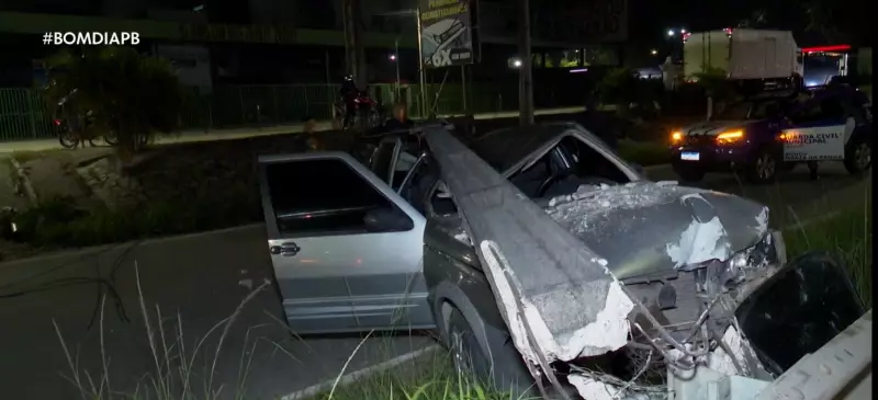 Homem derruba poste na BR-230 em Bayeux e tenta fugir do local: veja detalhes