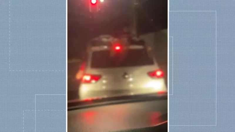 Homem desafia a gravidade em cena absurda no trânsito de Uberlândia — veja o vídeo chocante
