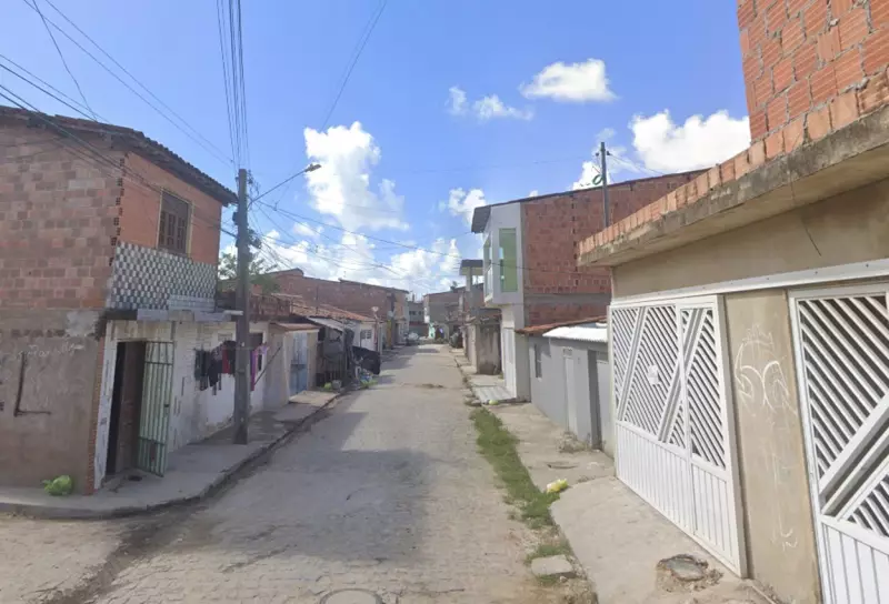 Homem é assassinado a tiros enquanto bebia com o irmão em Pernambuco
