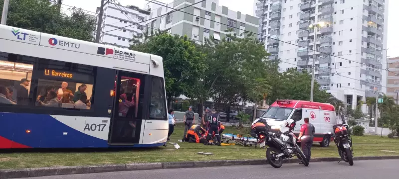 Homem é atropelado por VLT em Santos, SP; veja o vídeo chocante
