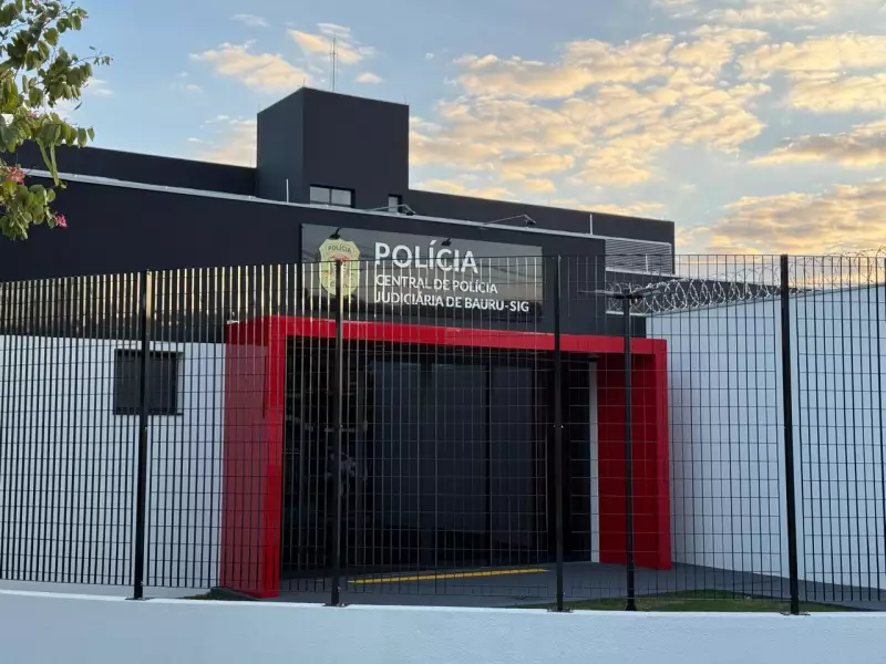 Homem é encontrado morto e sem roupas dentro de carro em Bauru: polícia investiga caso