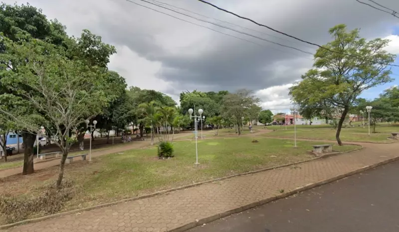 Homem é preso após agredir companheira com correntes em praça de Piraju, SP