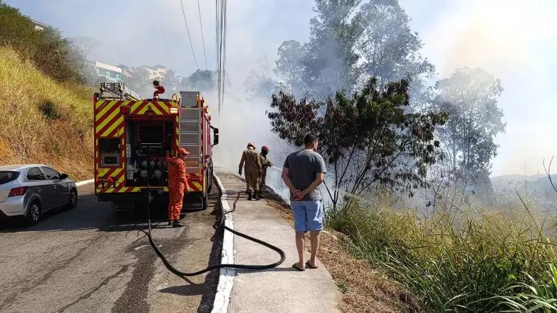 Homem é preso após suspeita de incendiar vegetação em Barra Mansa — veja detalhes
